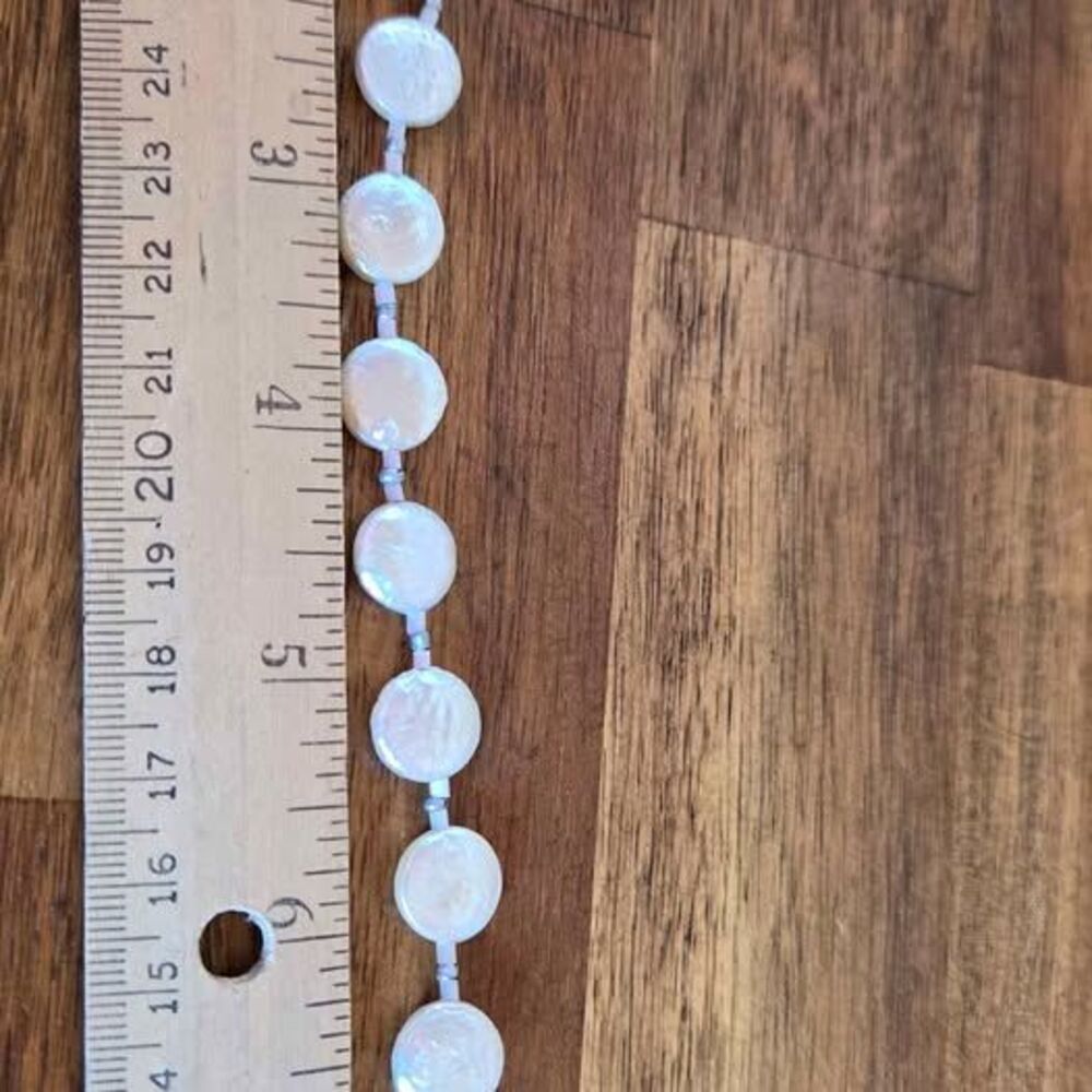 Handmade White Coin Shell Bead Bracelet 8" Iridescent Silver Tone Clasp - Picture 4 of 4